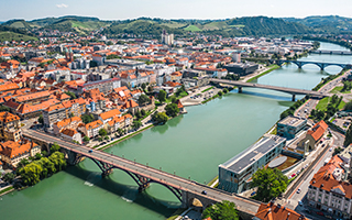 Vlucht, hotel(s) en huurauto bij Expedia